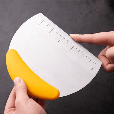 Coupe Pâte - PastryCutter™ - Jaune - Mon Univers Cuisine