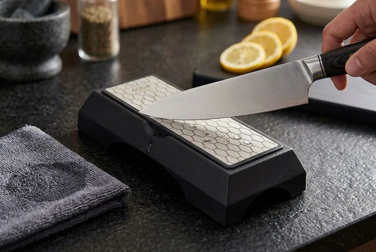 Aiguiser un couteau avec une pierre : guide complet étape par étape