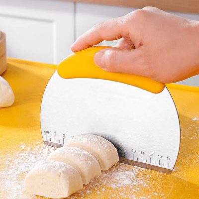 Coupe Pâte - PastryCutter™ - Jaune - Mon Univers Cuisine