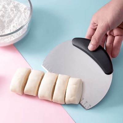 Coupe Pâte - PastryCutter™ - Noir - Mon Univers Cuisine