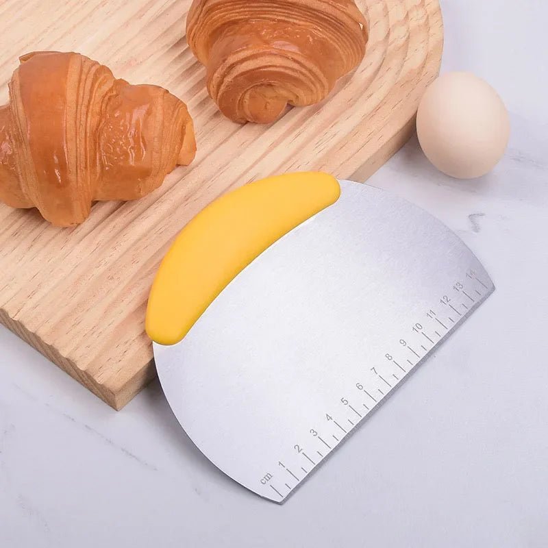 Coupe Pâte - PastryCutter™ - Jaune - Mon Univers Cuisine