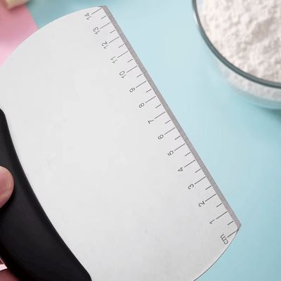 Coupe Pâte - PastryCutter™ - Noir - Mon Univers Cuisine