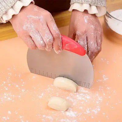 Coupe Pâte - PastryCutter™ - Rouge - Mon Univers Cuisine